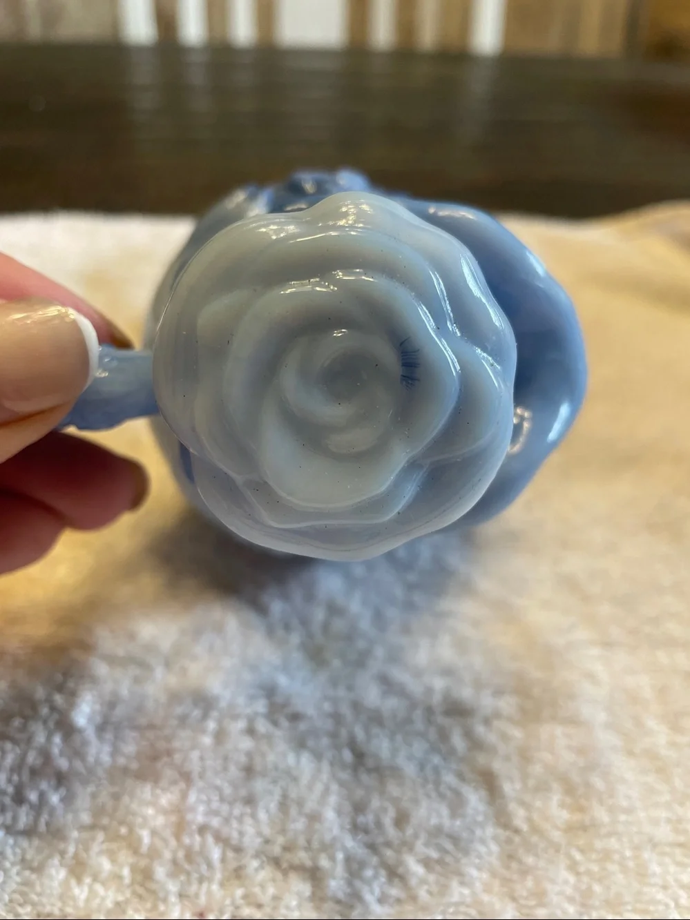 VINTAGE 1978 AVON BLUE VICTORIAN ROSE COLLECTIBLE GLASS PITCHER